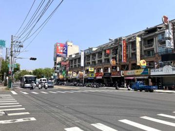 家樂福#臨中山高中#超夯吃市鑫店面#全棟4樓出租 泰揚房屋