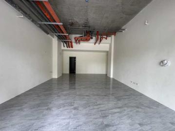 高鐵商圈｜明日讚臨路一樓顯眼店面｜附平車B 泰揚房屋