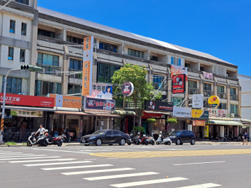 楠梓高大特區。藍田路商圈。一樓雙店面*需公證 泰揚房屋
