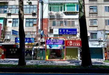 民生東路五段黃金店面｜公車站旁｜人潮聚集