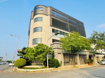 雲林房仲女王_ (出租)棒球場旁1+2樓120坪大店面