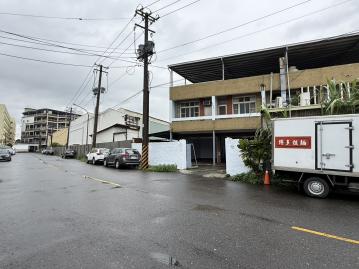 高雄房地顧問 小港大面寬工業廠房出租
