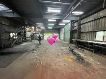 近國3南港交流道鐵皮面寬廠房