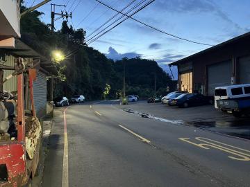 汐平路240坪挑高4米鋼構三相電鐵皮廠房車子進出