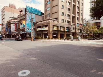 三重蘆洲房產專家 租5 三信五華三角窗店面