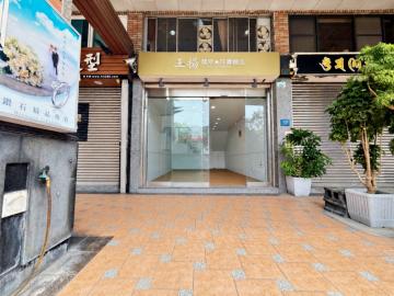 高雄房仲夫妻 大昌建工商圈樓店1F+夾層附雙車位