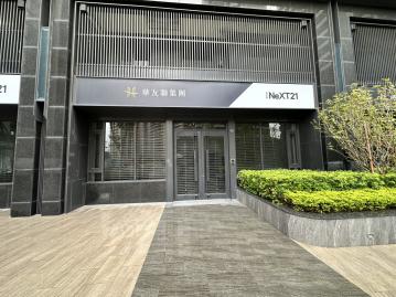 租~[NeXT 21]近美術館台鐵左營站大面寬全新1+2樓店面