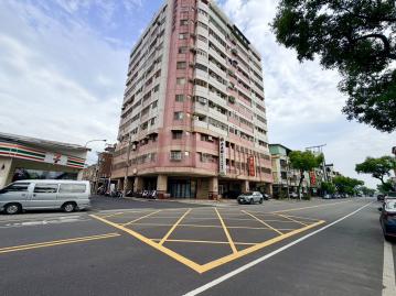 草屯寶島中正路三角窗店面出租