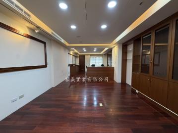 (租)東區|太子鎮|附裝潢辦公室(含管)B 台南房仲推薦 優質房仲