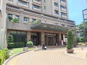 (租)府前南門路一樓大器商業店面G046台南東區找房