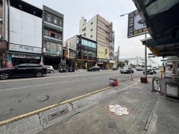 捷運鳳山西站未來LALAPORT旁店面需整理 高雄賣房推薦