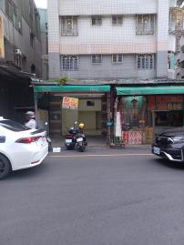 民安路店面,可用空間大,有挑高,店前好停車