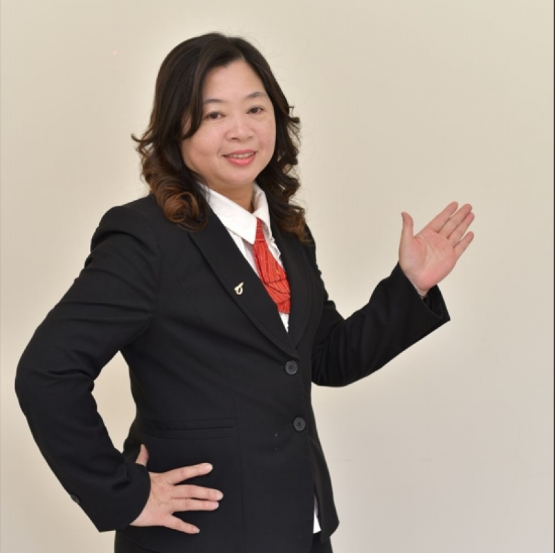 房仲 柯俞彤 照片