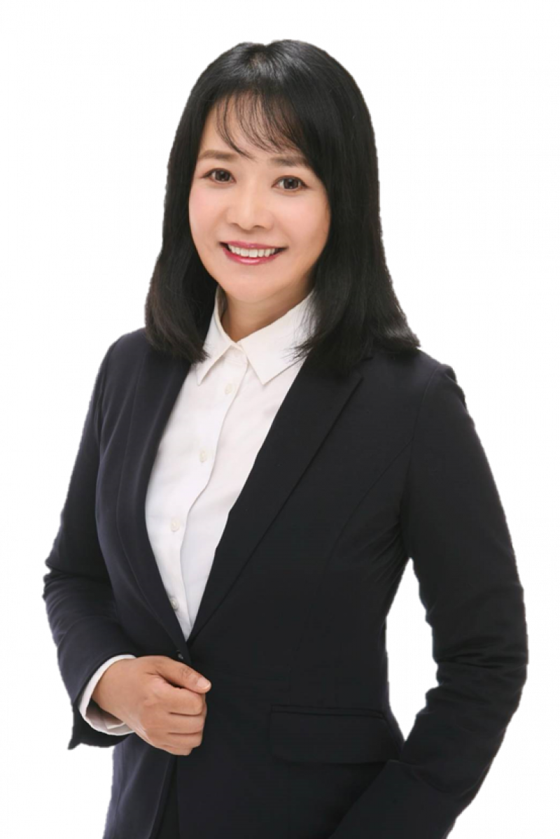 房仲 張嘉鳳 照片