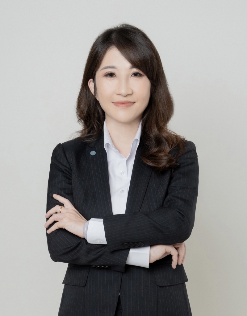 房仲 包婕伶 照片