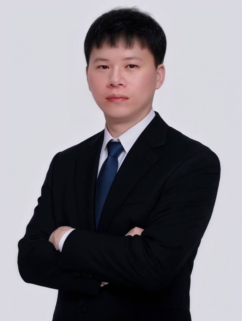 房仲 李冠憶 照片