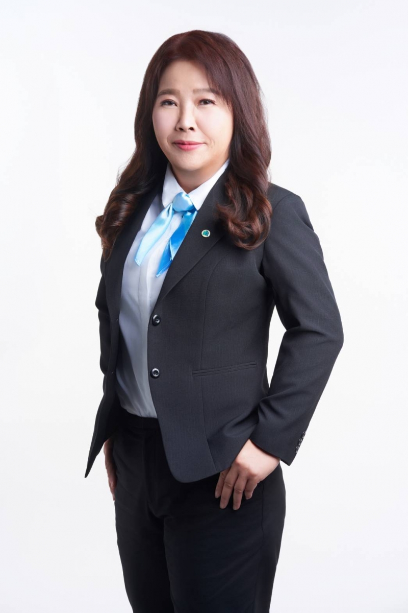 房仲 陳梅雅 照片