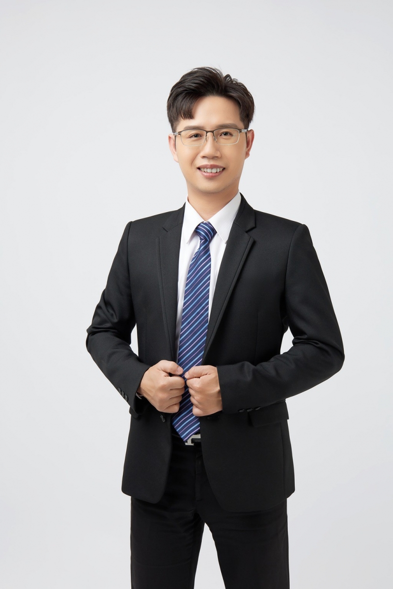 房仲 李明儒 照片