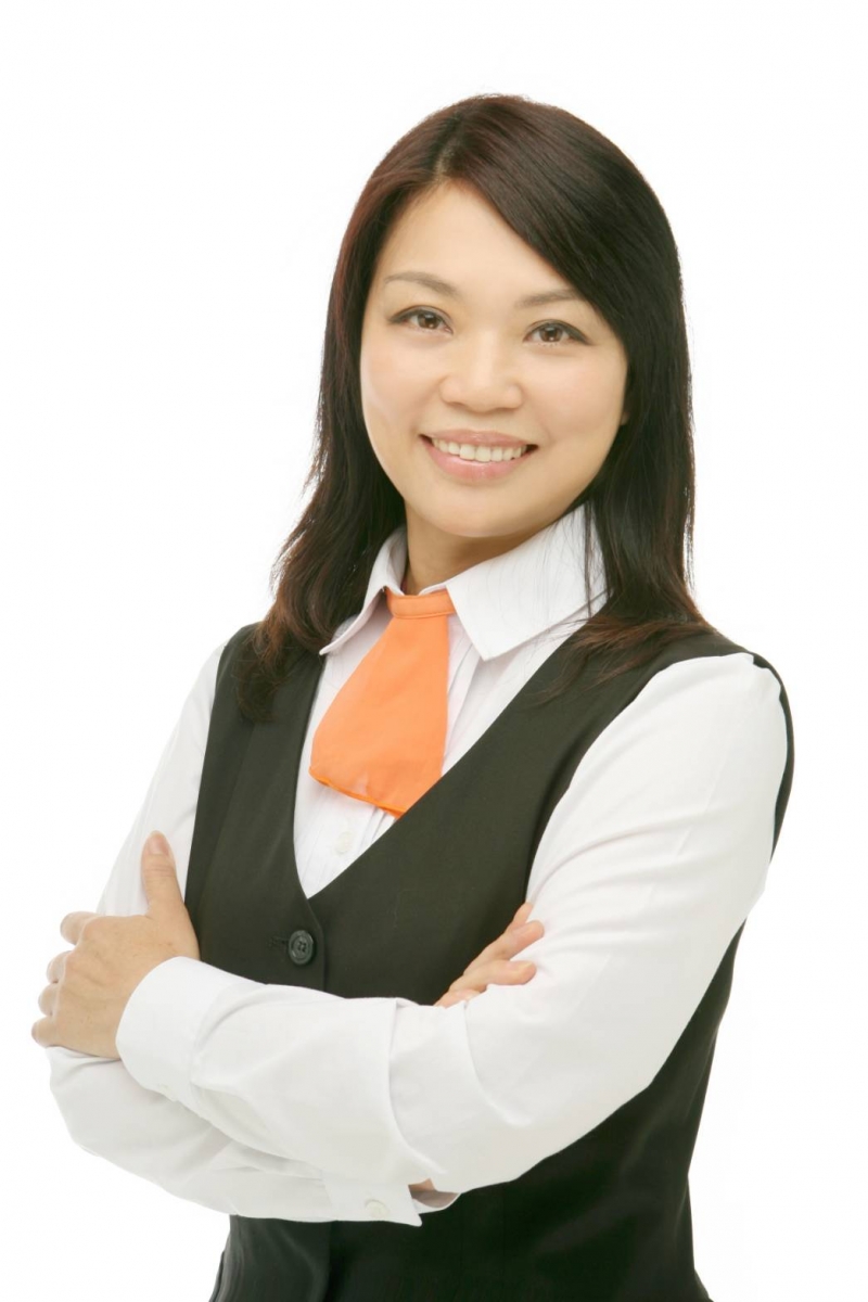 房仲 何小喬 照片