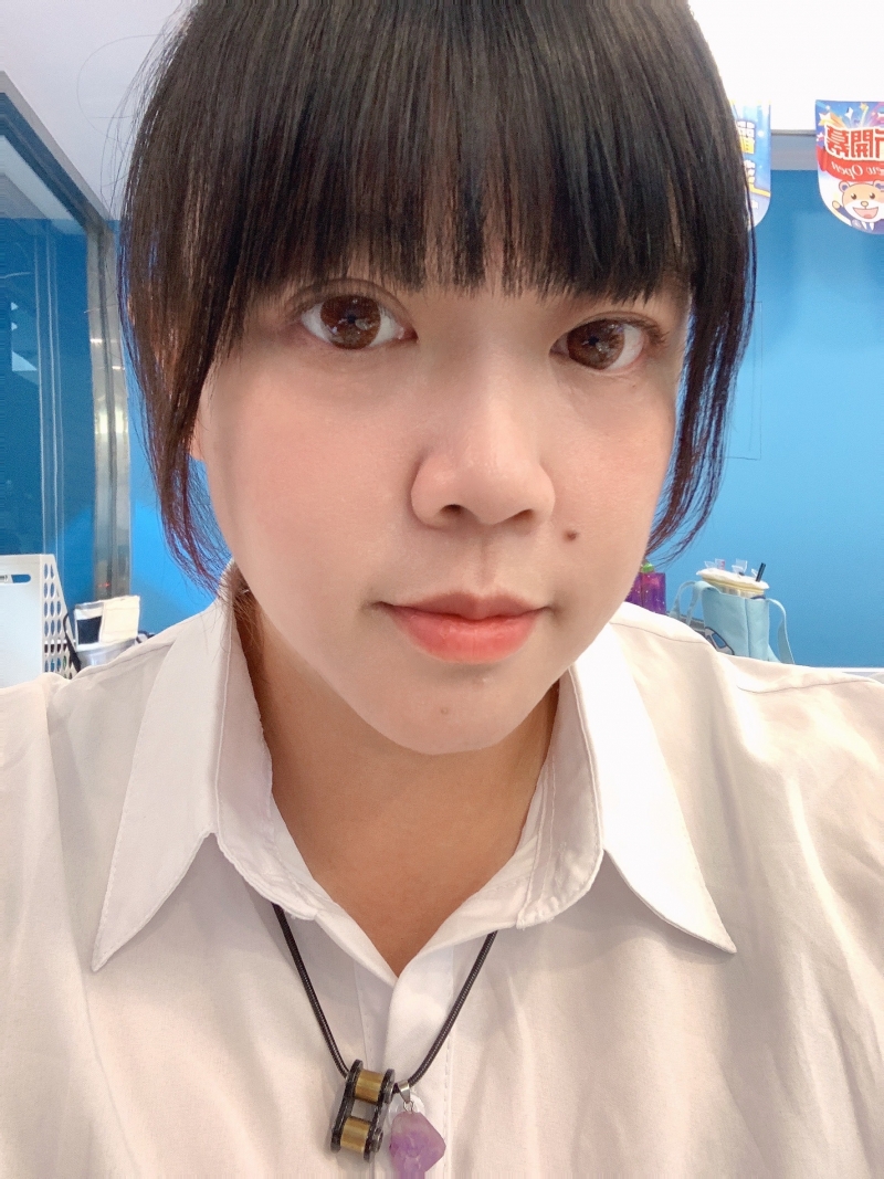 房仲 黃瓊慧 照片