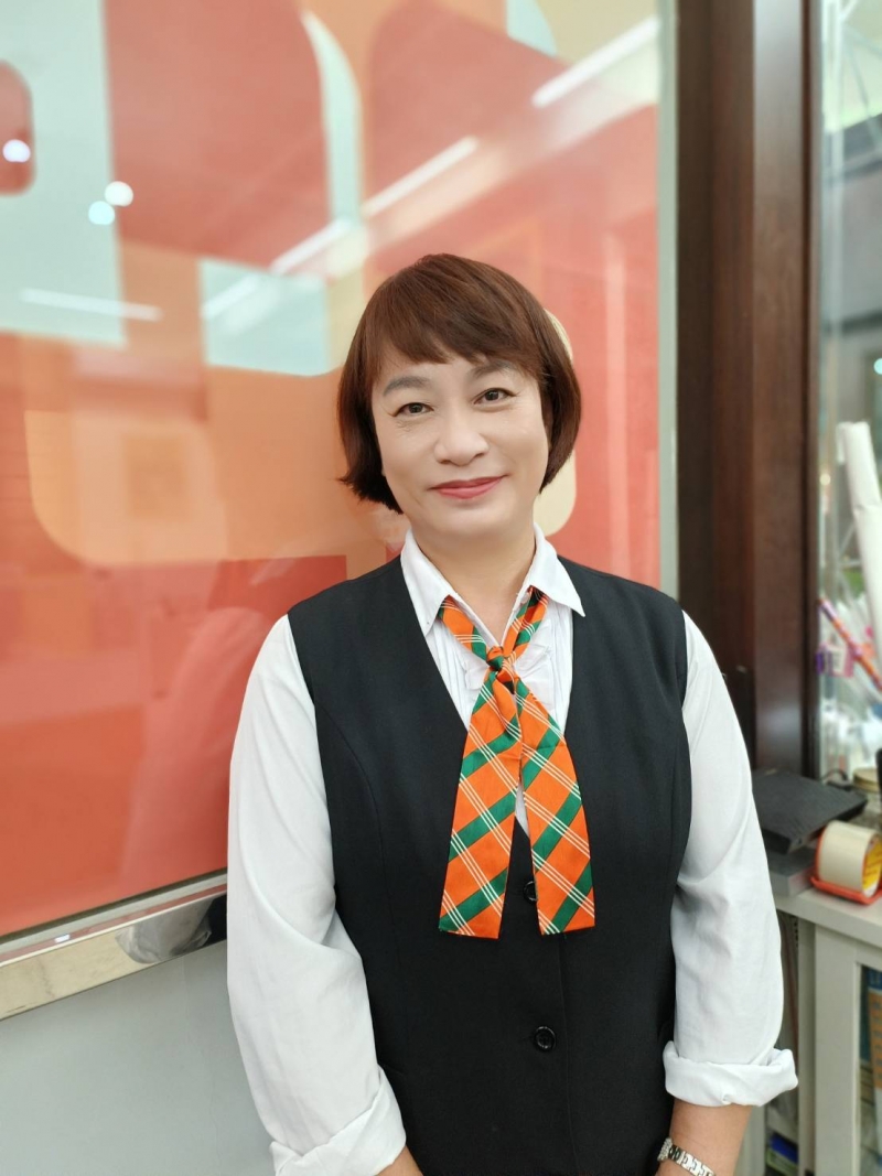 房仲 黃鈴珠 黃米蘇 照片