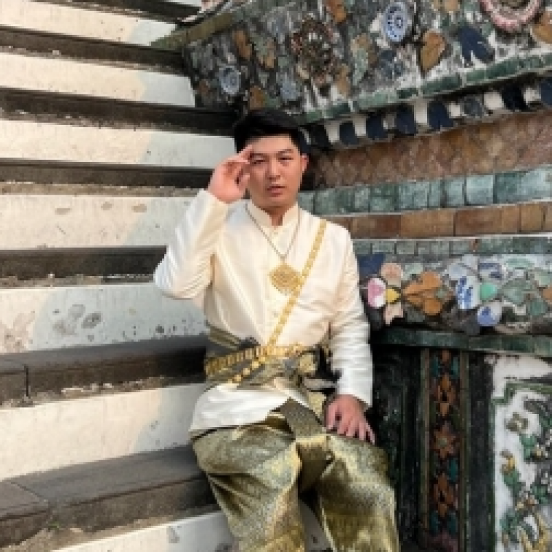 房仲 周嶸恩 照片