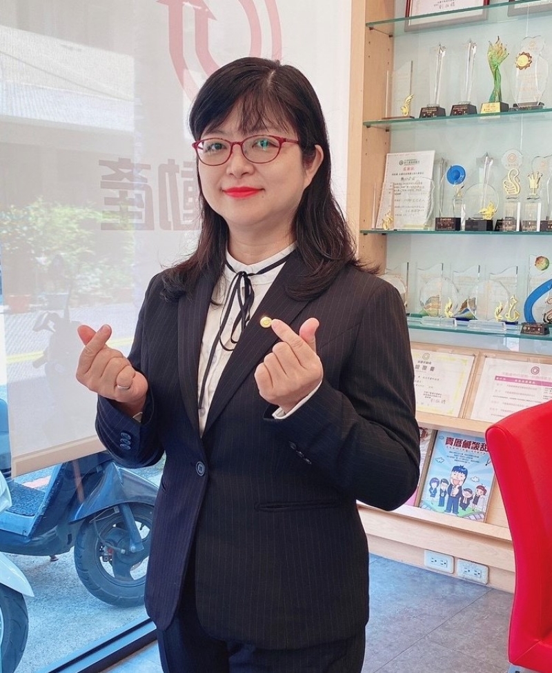 房仲 黃美惠 照片
