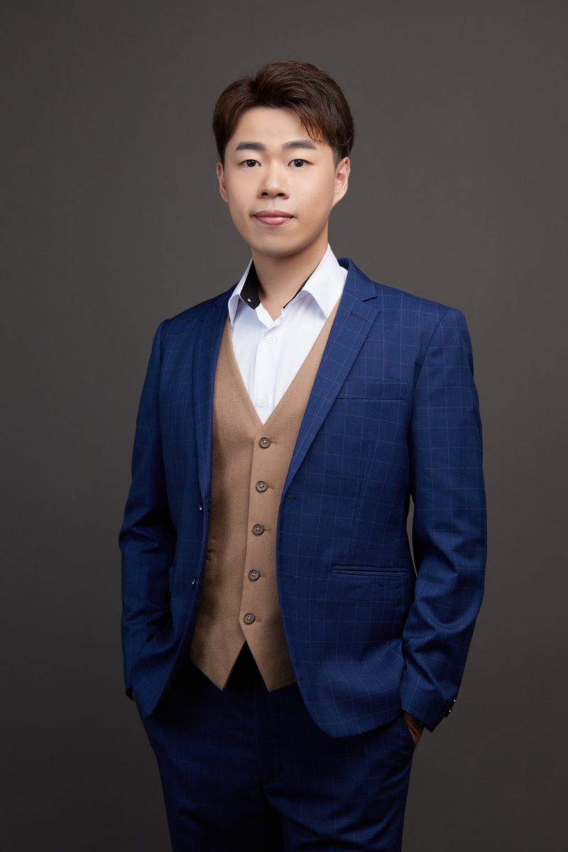 房仲 許家銘  照片