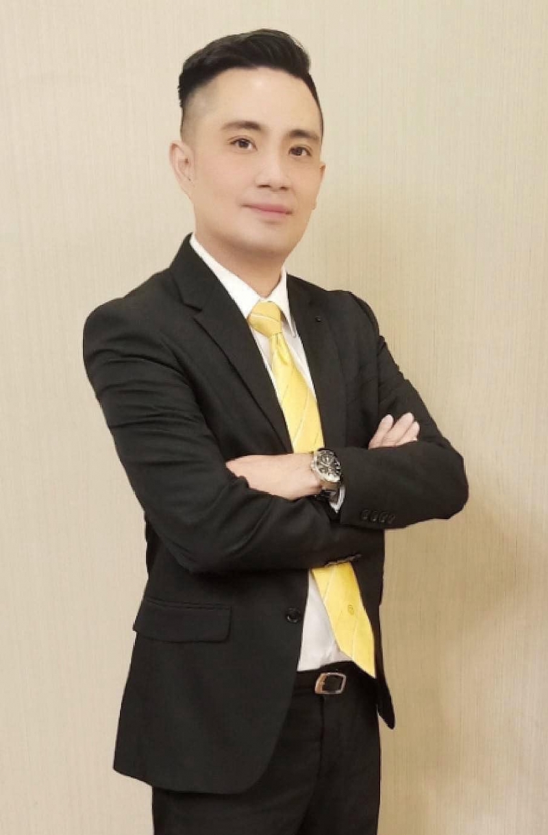 房仲 鄭居成 照片