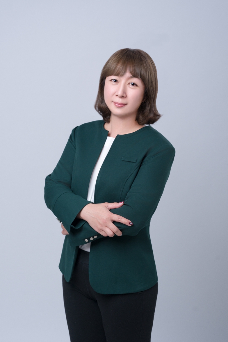 房仲 邱筠茨 照片