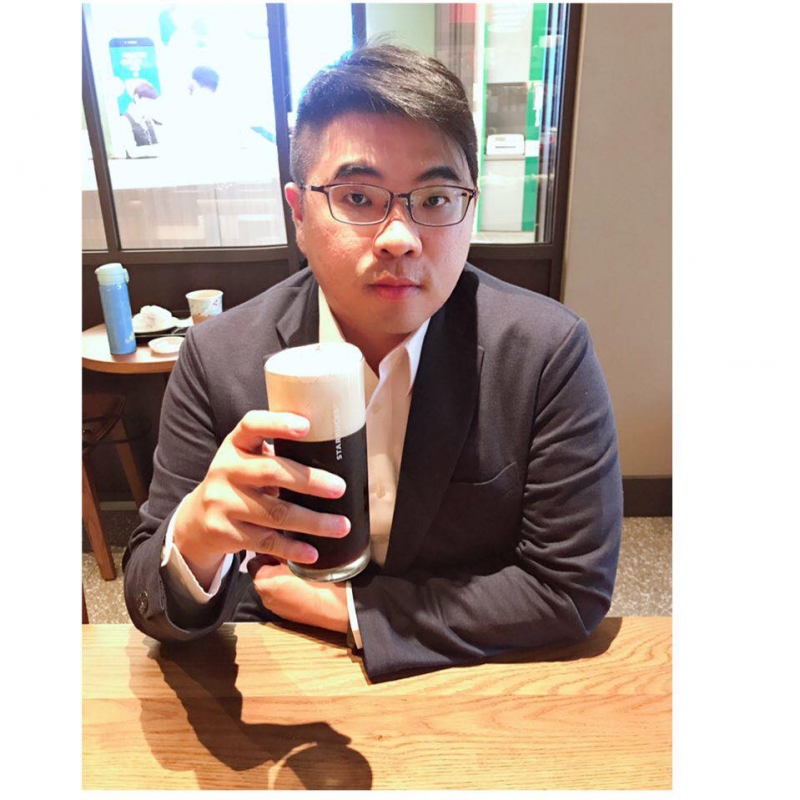 房仲 游世耀 照片