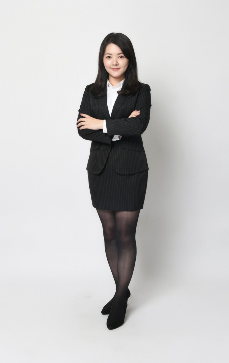 房仲 黃郁絜 照片