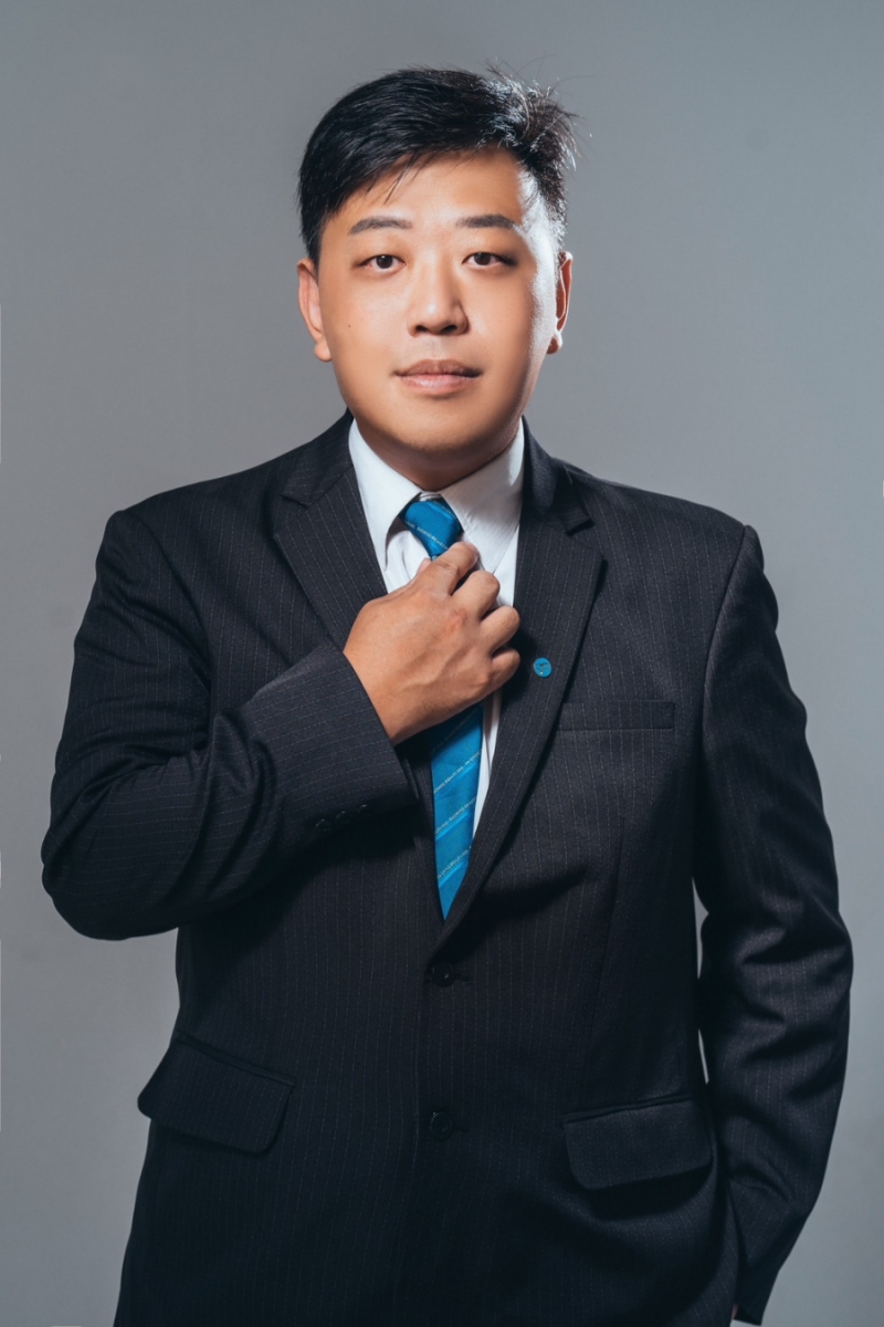 房仲 石鎮先 小石 照片