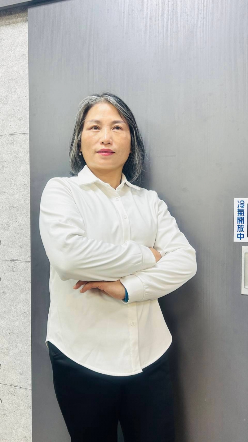 房仲 鍾雅珍 照片