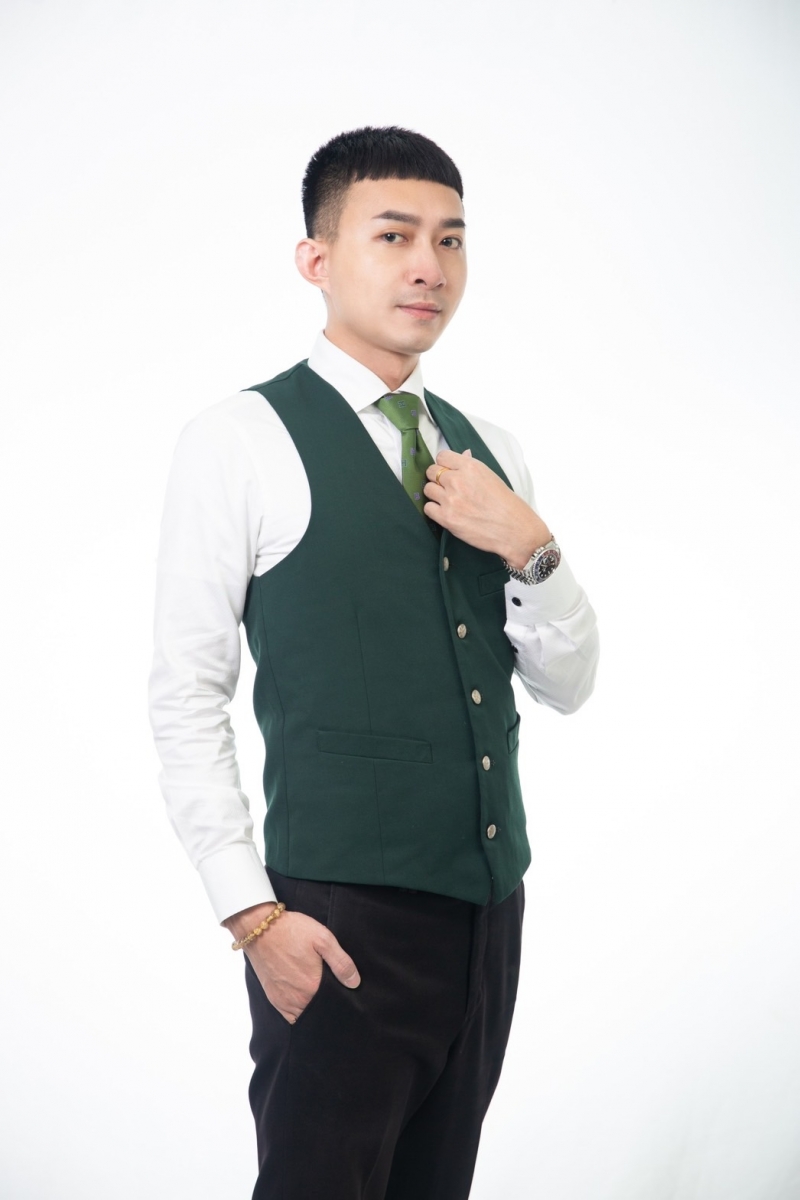 房仲 黃韋翔 照片