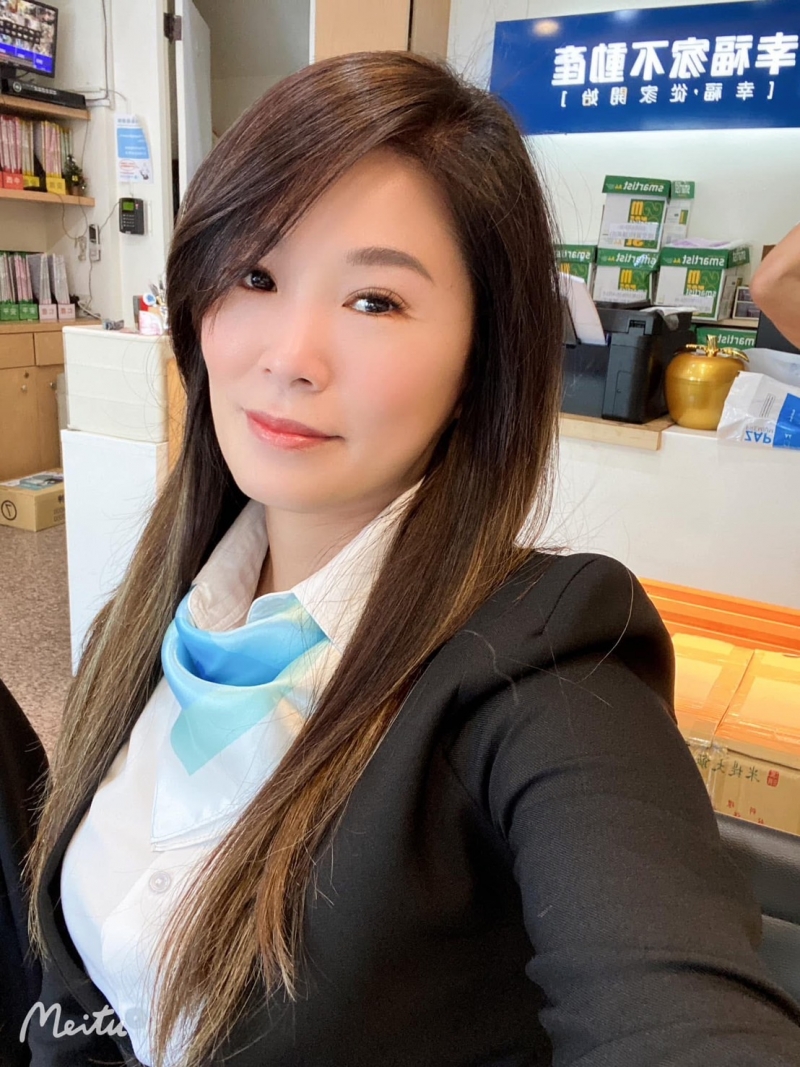 房仲 許雅鈞 照片