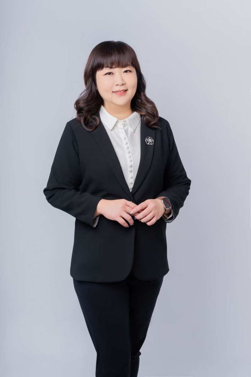 房仲 陳雅芳 照片