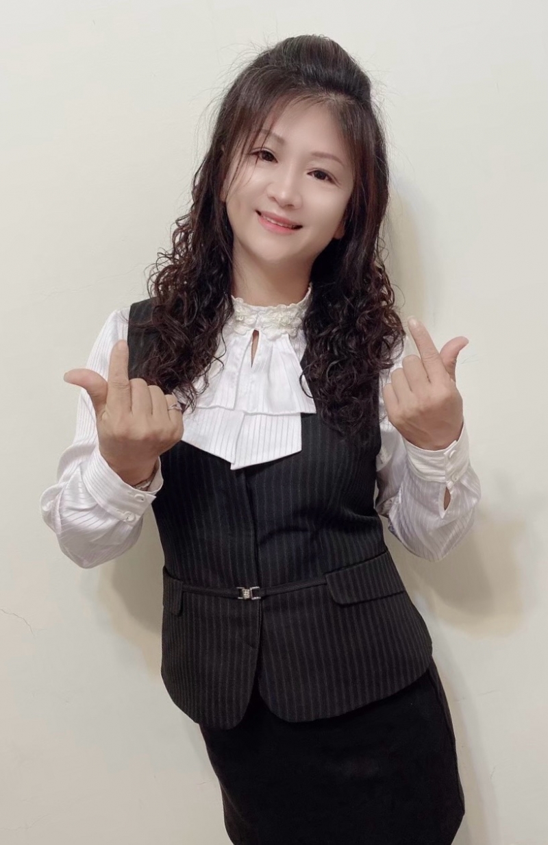 房仲 王麗連 照片