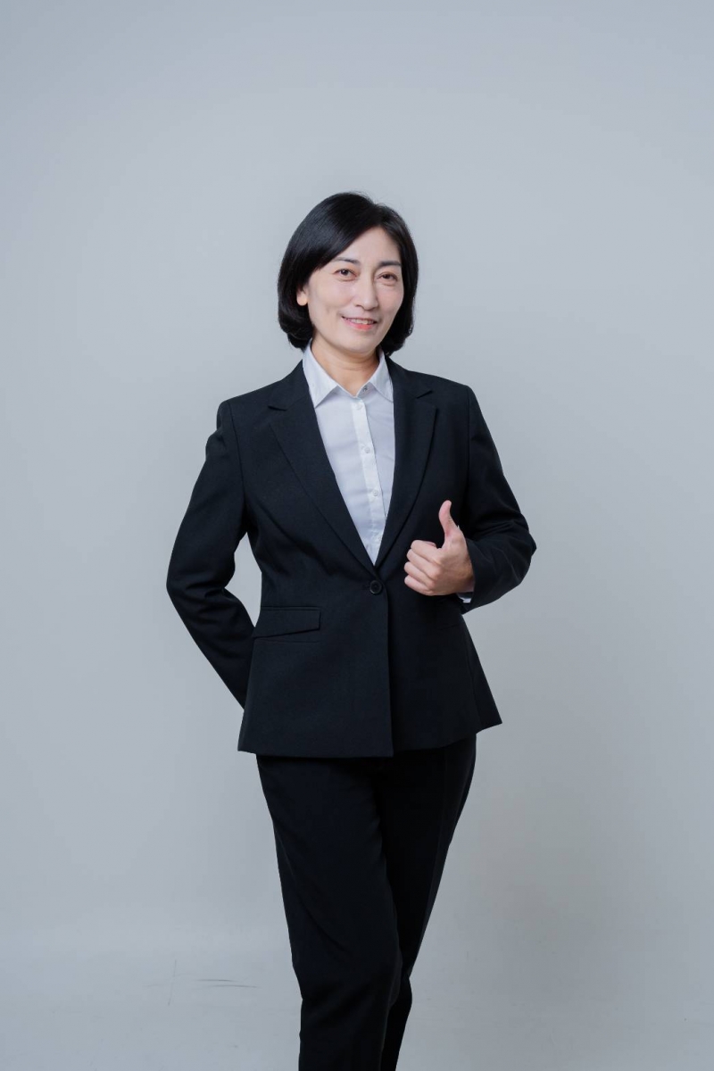 房仲 吳美芳 照片