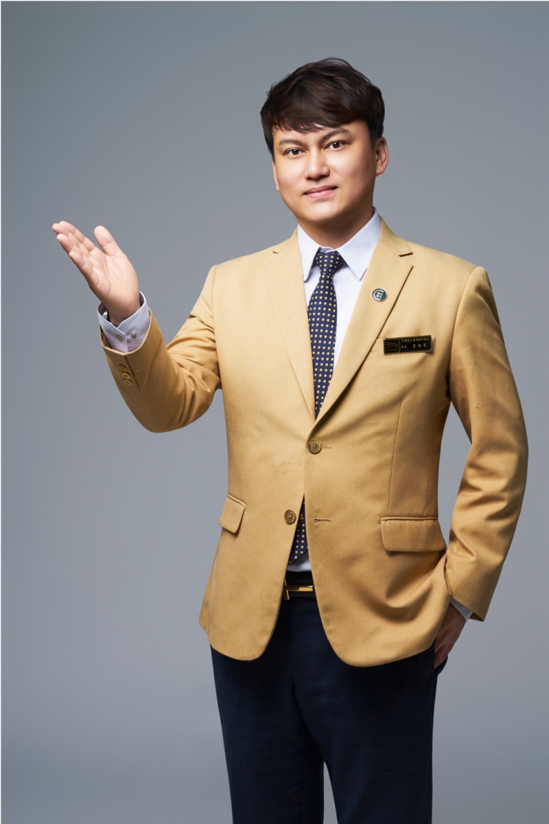 房仲 李格寧 照片