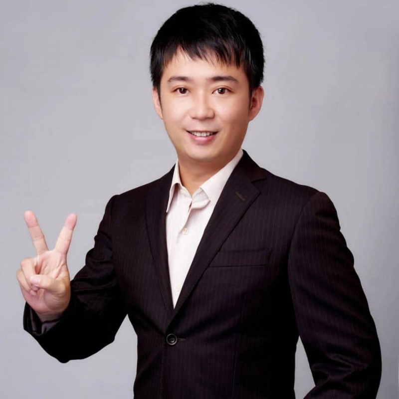 房仲 江忠慶  照片