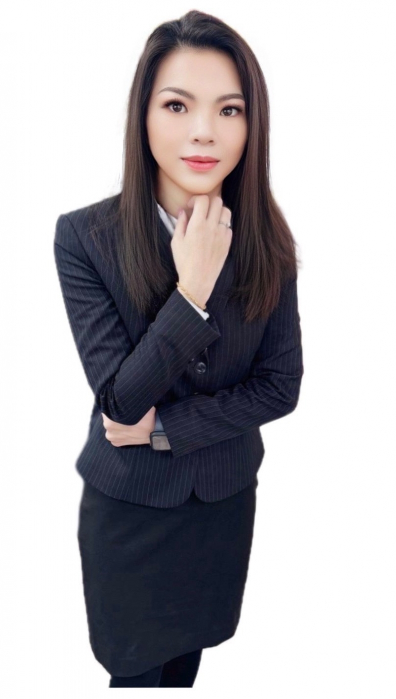 房仲 張佳淇 照片