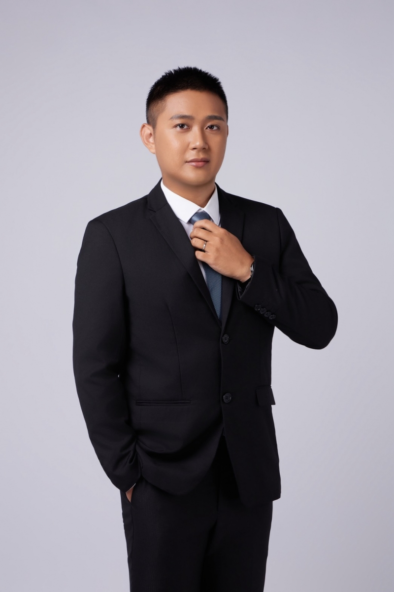 房仲 朱霆威 照片