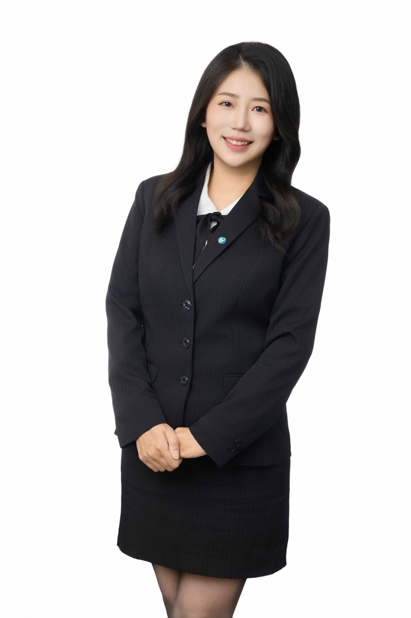 房仲 黃映溱 照片