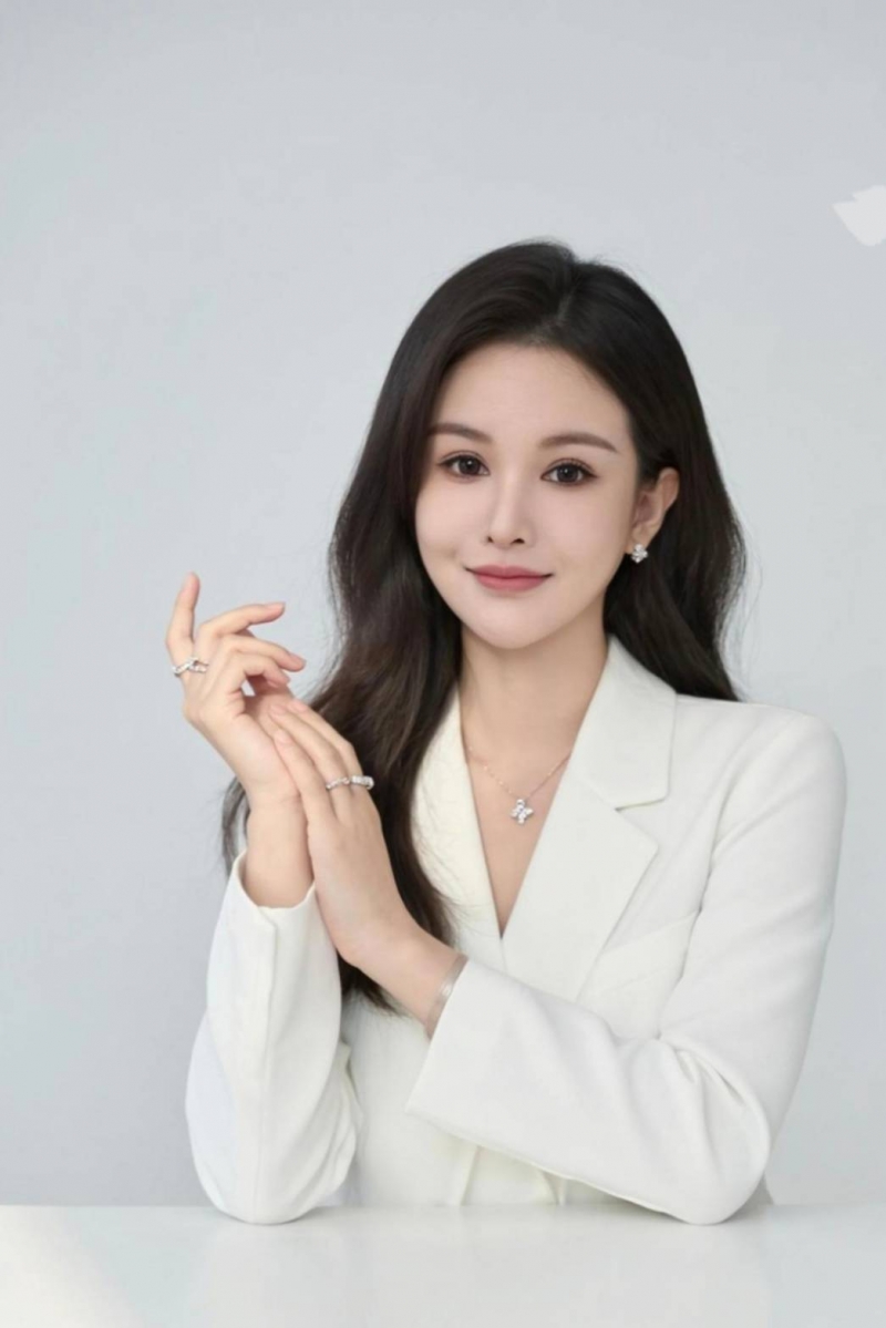 房仲 彭佳音 照片