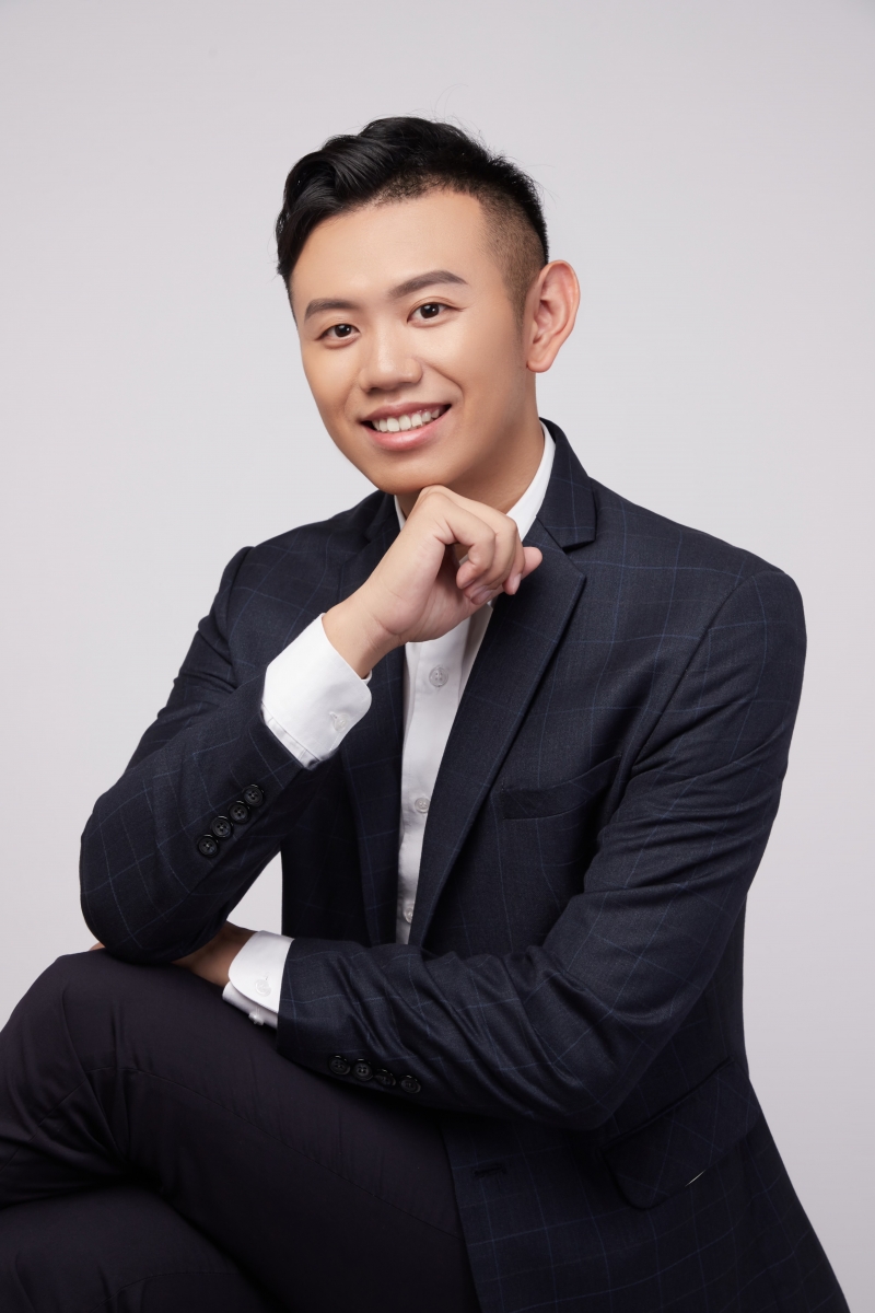 房仲 黃耀勳 照片