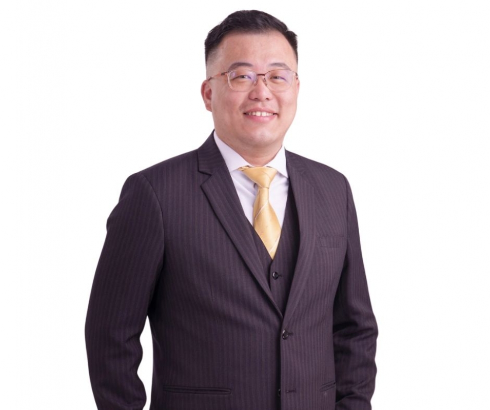 房仲 李益綸  照片