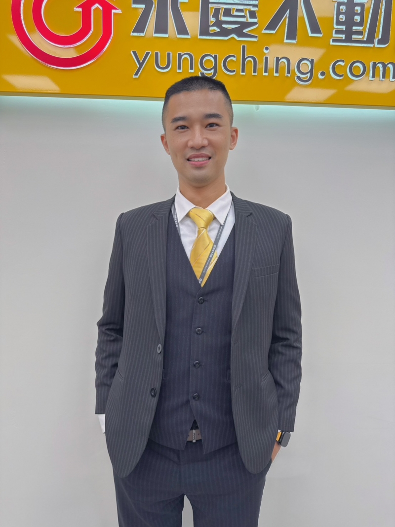 房仲 曾秉宏 照片