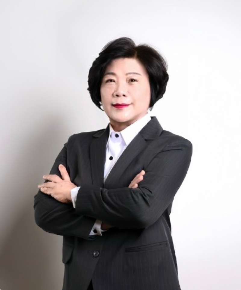 房仲 謝玉真 照片