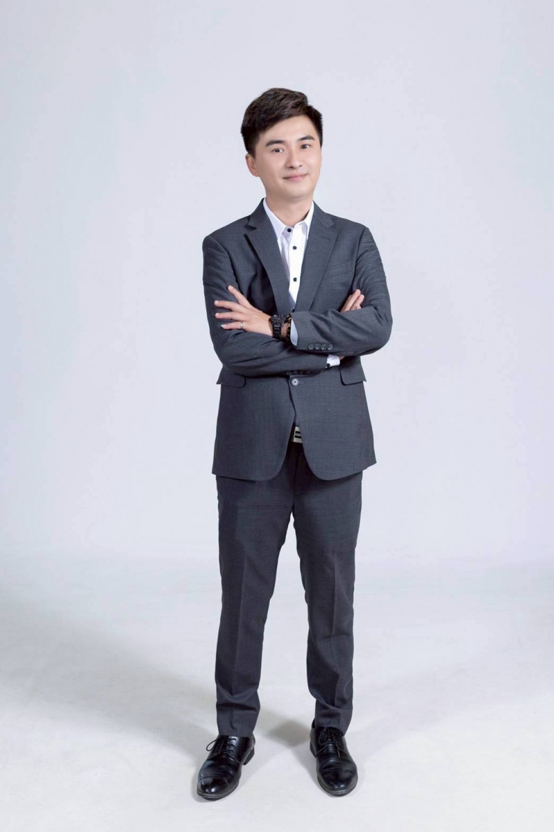 房仲 劉俊儀 屏東房仲奶爸 照片